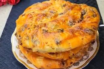 نحوه درست کردن یک پیراشکی خوشمزه و متفاوت با آرد و گوشت