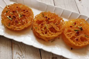 طرز تهیه زولبیا آسان و سریع بدون استراحت خمیر
