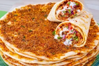 طرز تهیه لحماجون ترکی / بهترین ساندویچ برای ماه رمضان