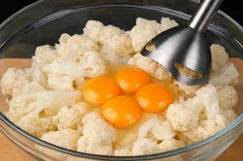 طرز تهیه غذای فوری با گلم کلم و تخم مرغ/ هیچکس باور نمیکنه اینقدر خوشمزه باشه