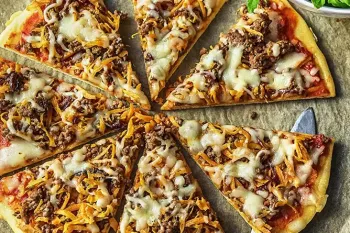 طرز تهیه پیتزا گوشت و قارچ در ماهیتابه به روش رستورانی