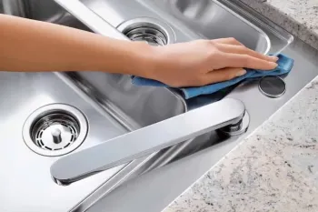 بهترین روش تمیز و ضدعفونی کردن سینک ظرفشویی بدون لک قدم به قدم
