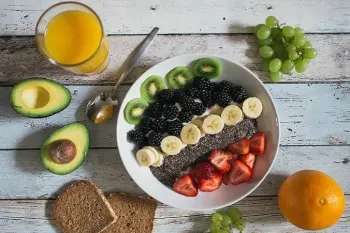 ۱۰ میوه پرپروتئین برای لاغری و رشد عضلات