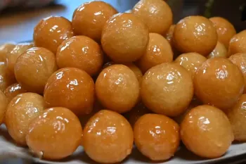 طرز تهیه دونات خیس شده با شربت طلایی