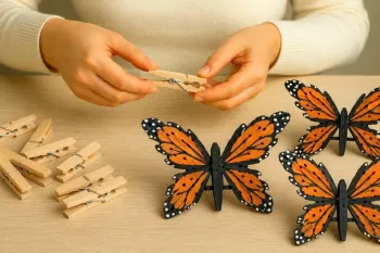 کسب درآمد با وسایل دورریختنی؛ ساخت پروانه دکوری با گیره چوبی