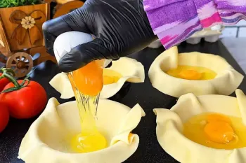 با تخم مرغ و خمیر چی میشه پخت؟ یک خوراکی ترد و خوشمزه!