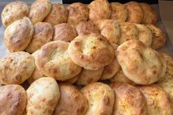 طرز تهیه نون دونر خانگی : ۳۵ تا نون نرم و خوشمزه با ۲ کیلو آرد!