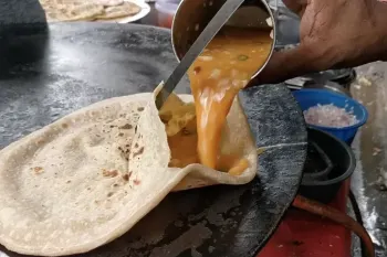 نحوه پخت محبوب ترین غذاهای خیابانی در هندوستان با طعمی بی نظیر
