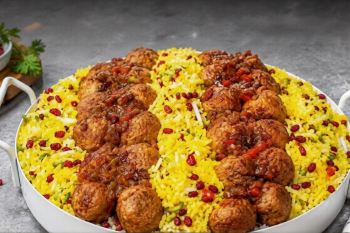 طرز تهیه یک زرشک پلوی جدید و مجلسی با مرغ قلقلی | آبدار، سریع و متفاوت!