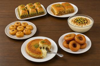 طرز تهیه ۶ مدل شیرینی ترکی در خانه ؛ از باقلوا تا حلقه تاتلیسی