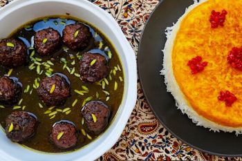 طرز تهیه خورشت داود پاشای ترکی؛ با رب انار و نعناع، گام به گام