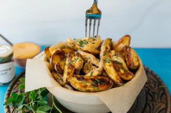 طرز تهیه پاپاس سیب زمینی با سس مخصوص (غذای آمریکای لاتین)