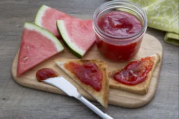 طرز تهیه شیره هندوانه غلیظ و خوش رنگ بدون شکر