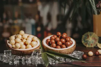 آموزش کامل تهیه دراژه شکلاتی مغزدار خانگی