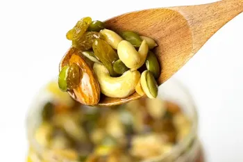 طرز تهیه ترشی آجیل؛ طعمی خاص برای سفره های ایرانی