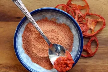 تفاوت استفاده از گوجه خشک با رب گوجه فرنگی در غذا