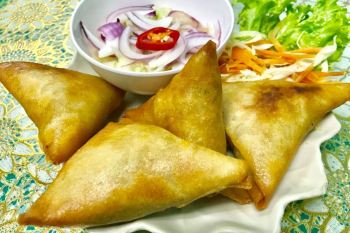 طرز تهیه سمبوسه پیتزایی اهوازی با سوسیس و پنیر پیتزا