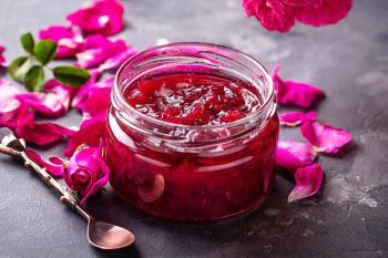 طرز تهیه مربای گل محمدی تازه خوشرنگ مرحله به مرحله