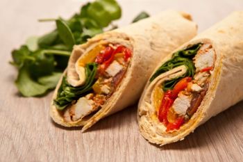 مراحل تهیه ساندیچ خوشمزه ی مرغ با طعمی متفاوت و به یاد ماندنی