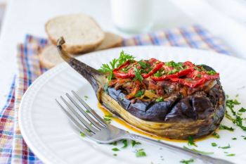 طرز تهیه بادمجان شکم پر خوشمزه و لذیذ با دو روش متفاوت