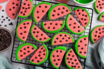 طرز تهیه بیسکویت هندوانه ای برای شب یلدا 
