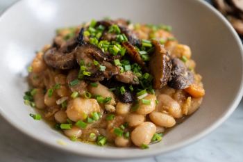 ۷ دستور خوشمزه گیاهی با قارچ و لوبیا؛ اقتصادی و مقوی
