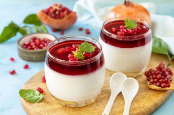 طرز تهیه پودینگ انار؛ دسر خوش رنگ و لذیذ برای شب یلدا
