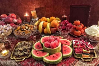 خوراکی های شب یلدا: از هندوانه تا آجیل، نماد شادی و سلامتی