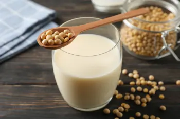شیر سویا برای کودکان نوپا: فواید، عوارض و هشدارهای مهم