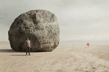 معنای ضرب المثل سنگ بزرگ علامت نزدن است