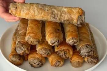 طرز تهیه یک بورک نرم و دست ساز فقط با آرد، روغن و گوشت چرخ کرده !