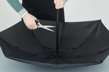 ببین با یه چتر شکسته و قدیمی چیکار کردم !