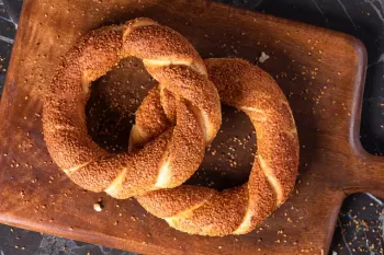 کالری و ارزش غذایی نان سیمیت + طرز تهیه سیمیت خوشمزه و رژیمی