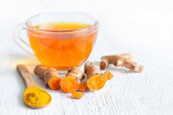 طرز تهیه چای زردچوبه در خانه + خواص و نکات مصرف