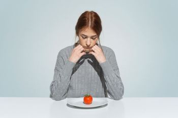 انواع اختلالات خوردن؛ از بی اشتهایی عصبی تا پرخوری اجباری + علائم و درمان