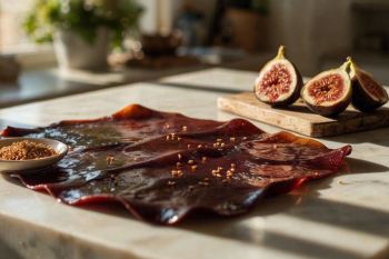 کالری و ارزش غذایی لواشک انجیر؛ آیا برای رژیم لاغری و کاهش وزن مناسب است؟