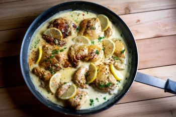 طرز تهیه مرغ لیمویی با پنیر؛ راز یک غذای رستورانی در خانه