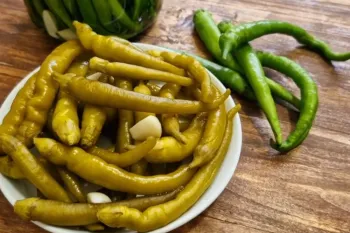 طرز تهیه ترشی فلفل سبز + نکات مهم