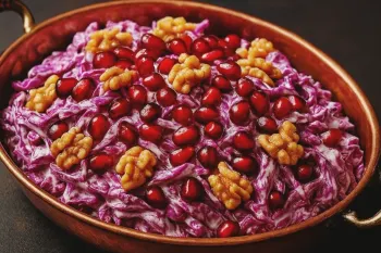 تهیه سالاد انار یلدایی خوشمزه؛ مهمانان شب یلدا رو سورپرایزکن!