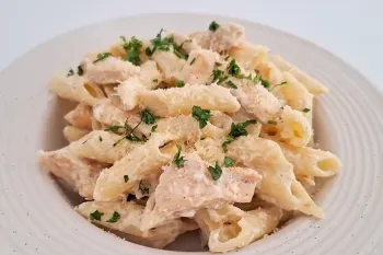 تهیه پاستا فوری و خوشمزه؛ پاستا با مرغ