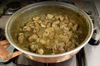 طرز تهیه قاورمه با گوشت همراه با نکات مهم!