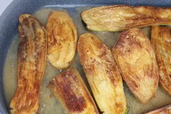 ۲ تکنیک سرخ کردن بادمجان با جذب کم روغن!