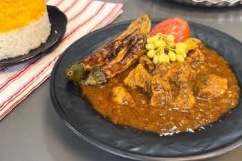 طرز تهیه خورش بادمجان با غوره؛ خوش عطر و مجلسی