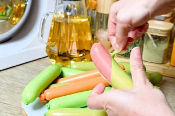 طرز تهیه سوسیس خانگی با مرغ؛ با طعم بیرون، اقتصادی و بدون دستگاه