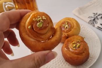 آسانترین روش تهیه رول دارچینی بدون فر و همزن؛ ساده و سریع