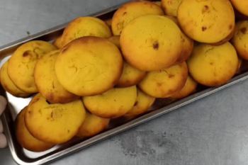 طرز تهیه کلوچه کشمشی نرم و پنبه ای بدون همزن برقی
