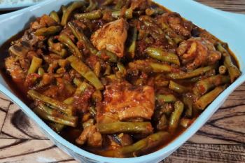طرز تهیه خورشت لوبیا سبز با مرغ؛ خوشمزه، خوشرنگ و جاافتاده