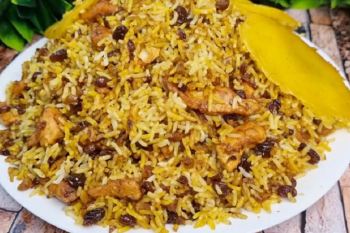 طرز تهیه گردو پلو با مرغ؛ پلویی مجلسی با گردو، کشمش و زرشک