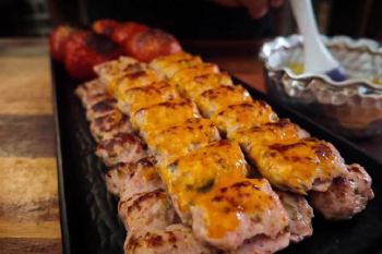 طرز تهیه کباب کوبیده با ترکیب مرغ و بادمجان کبابی؛ خوشمزه، آبدار و اقتصادی