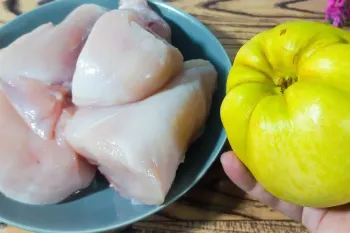 طرز تهیه به و مرغ کاراملی؛ یک غذای خاص برای شب های پاییز